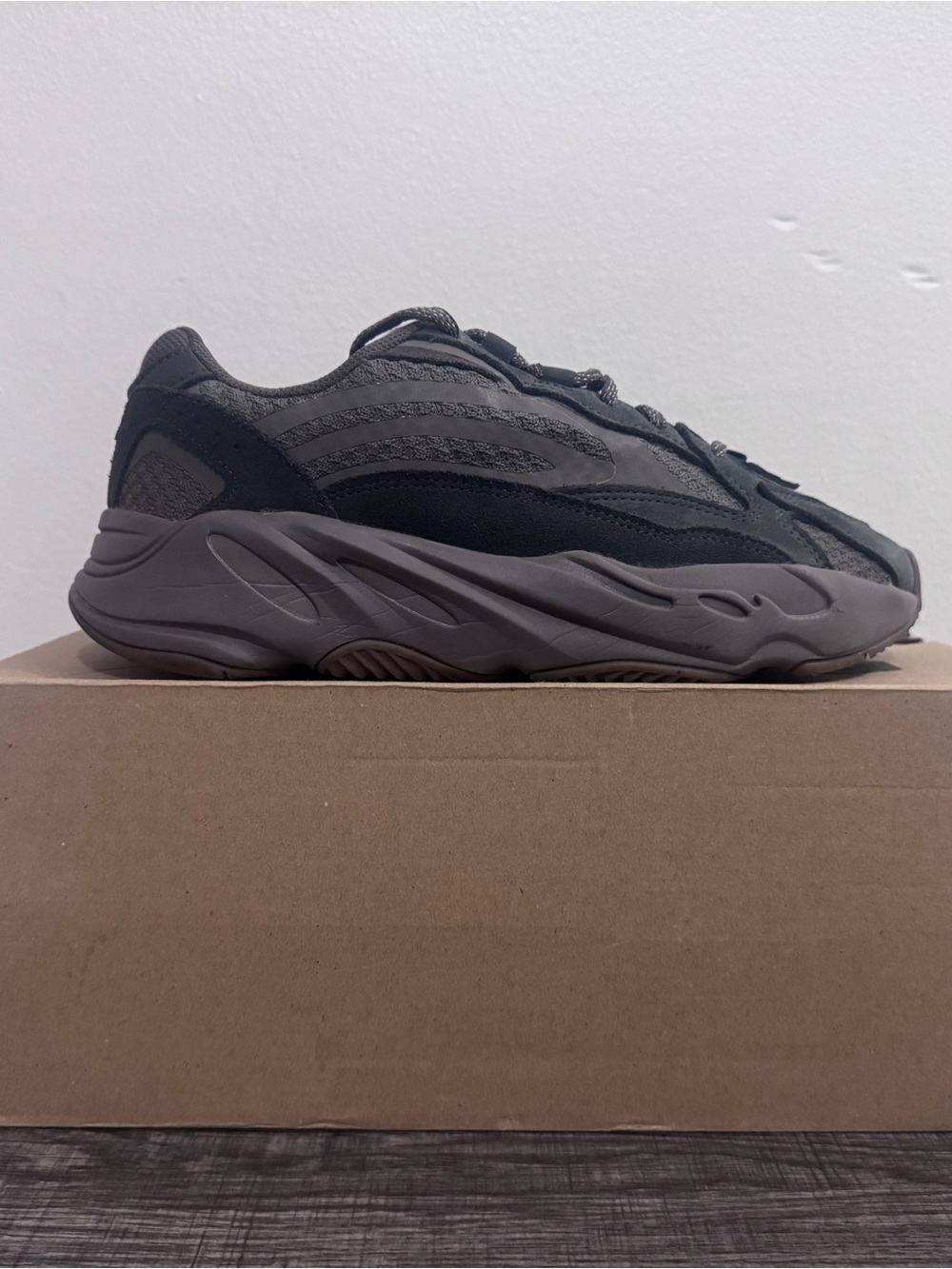 Yeezy Boost 700 V2 Size 7 Muave Original Box